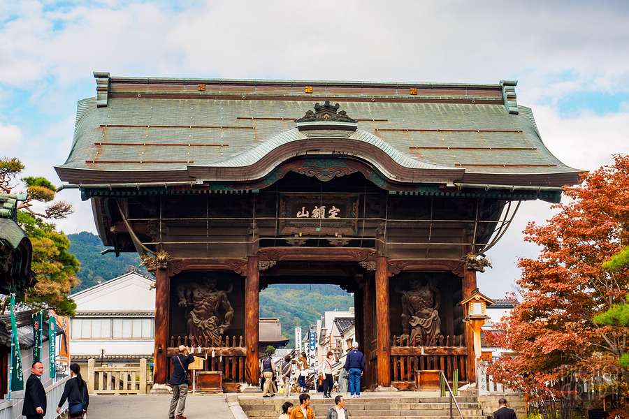 長野 善光寺 日本人心中一生必去一次的朝聖之地 在此一起尋找通往極樂世界的大門吧 翰仔輕旅攝